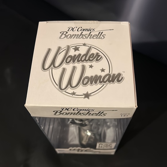 DC Comics Bombshells Black and White sketch Wonder Woman Vinyl figure - Picture 7 of 7